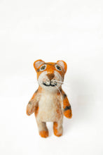 Load image into Gallery viewer, Tiger Finger Puppet